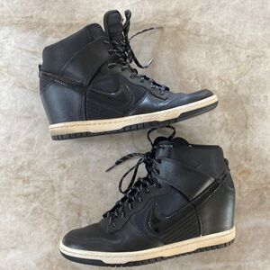 Nike Dunk Sky High Essential in Black leather wedge sneaker size 10, 644877-008